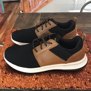 Men’s sketchers dress tennis shoes size 9.5